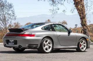 Foto 6 di 24: 2002 Porsche 996 Carrera