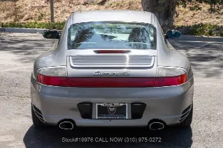 Foto 8 di 24: 2002 Porsche 996 Carrera