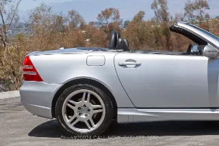 Foto 17 di 24: 2001 Mercedes Benz SLK320