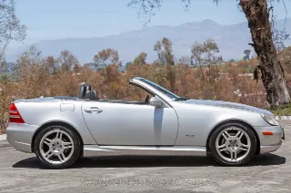Foto 4 di 24: 2001 Mercedes Benz SLK320