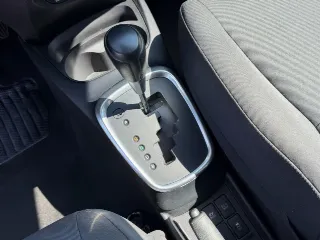 Foto 14 di 25: TOYOTA Yaris