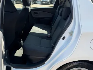 Foto 17 di 25: TOYOTA Yaris