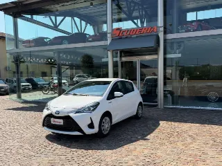 Foto 2 di 25: TOYOTA Yaris