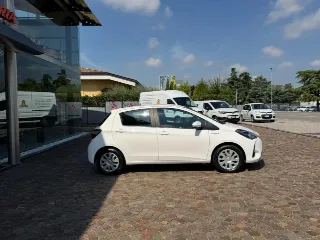 Foto 3 di 25: TOYOTA Yaris
