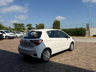 Foto 4 di 25: TOYOTA Yaris