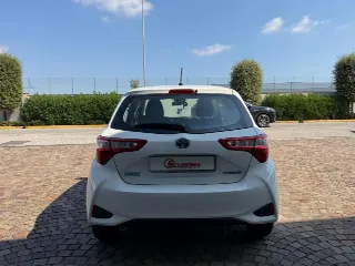 Foto 5 di 25: TOYOTA Yaris