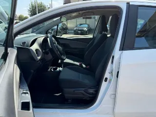 Foto 6 di 25: TOYOTA Yaris