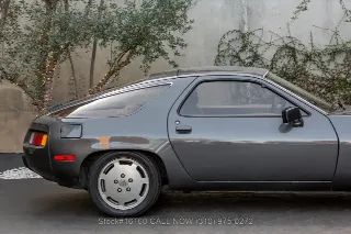Foto 11 di 24: 1980 Porsche 928