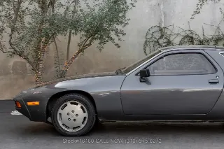 Foto 12 di 24: 1980 Porsche 928