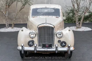 Foto 2 di 24: 1953 Bentley R Type Saloon