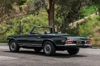 Foto 10 di 24: 1968 Mercedes Benz 280SL with 2 tops