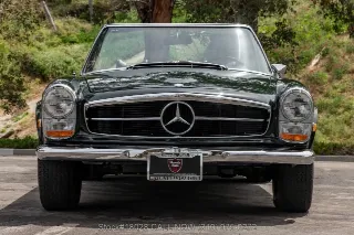 Foto 3 di 24: 1968 Mercedes Benz 280SL with 2 tops