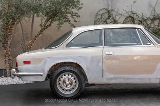 Foto 11 di 24: 1974 Alfa Romeo GTV 2000