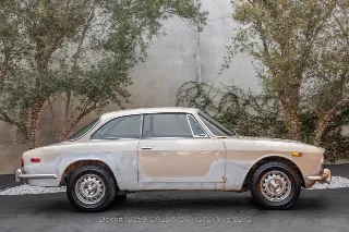 Foto 4 di 24: 1974 Alfa Romeo GTV 2000
