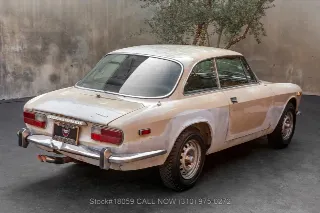 Foto 5 di 24: 1974 Alfa Romeo GTV 2000