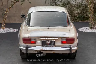 Foto 6 di 24: 1974 Alfa Romeo GTV 2000