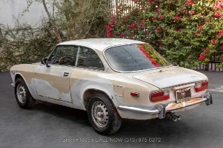 Foto 7 di 24: 1974 Alfa Romeo GTV 2000