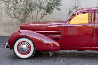 Foto 13 di 24: 1936 Cord 810