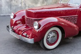 Foto 16 di 24: 1936 Cord 810