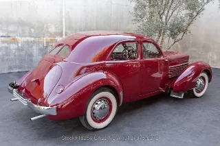 Foto 6 di 24: 1936 Cord 810