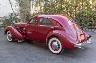 Foto 8 di 24: 1936 Cord 810