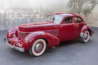 Foto 9 di 24: 1936 Cord 810