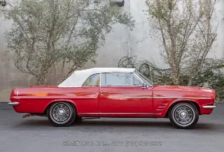 Foto 4 di 24: 1963 Pontiac Tempest LeMans