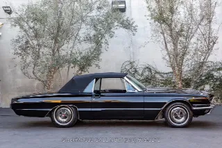Foto 10 di 24: 1966 Ford Thunderbird