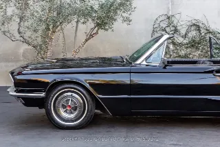 Foto 18 di 24: 1966 Ford Thunderbird