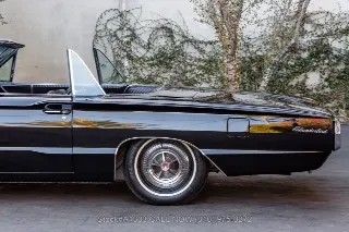 Foto 19 di 24: 1966 Ford Thunderbird