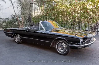 Foto 3 di 24: 1966 Ford Thunderbird