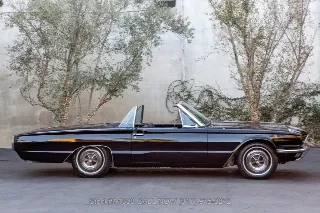 Foto 4 di 24: 1966 Ford Thunderbird