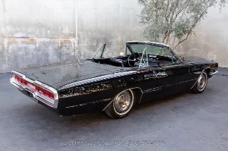 Foto 5 di 24: 1966 Ford Thunderbird