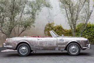 Foto 4 di 24: 1962 Alfa Romeo 2000 Spider