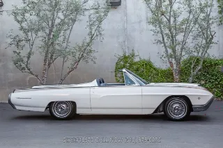Foto 4 di 24: 1963 Ford Thunderbird