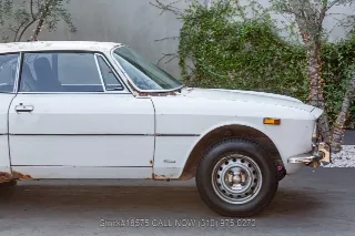 Foto 10 di 24: 1974 Alfa Romeo GTV 2000