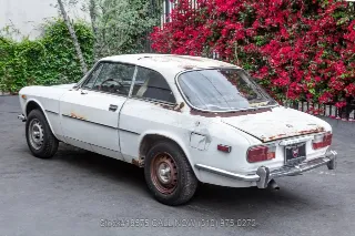 Foto 7 di 24: 1974 Alfa Romeo GTV 2000