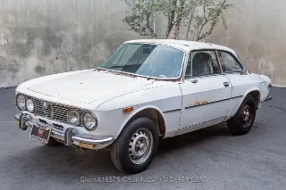 Foto 8 di 24: 1974 Alfa Romeo GTV 2000