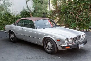Foto 3 di 24: 1976 Jaguar XJ6C