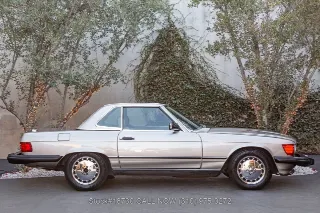 Foto 16 di 24: 1987 Mercedes Benz 560SL