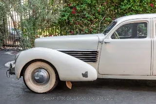 Foto 12 di 24: 1937 Cord 812