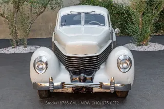 Foto 2 di 24: 1937 Cord 812
