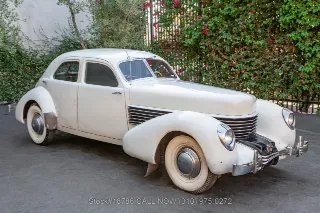 Foto 3 di 24: 1937 Cord 812