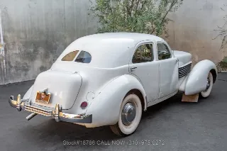 Foto 5 di 24: 1937 Cord 812