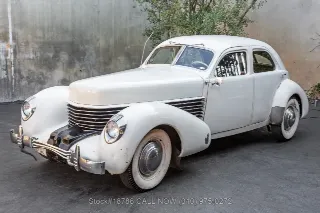 Foto 8 di 24: 1937 Cord 812