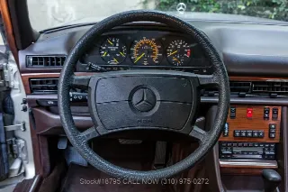 Foto 18 di 24: 1987 Mercedes Benz 420SEL