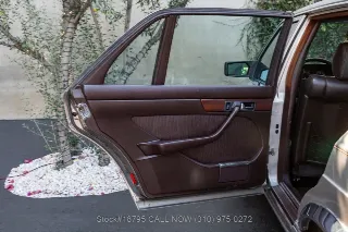 Foto 20 di 24: 1987 Mercedes Benz 420SEL
