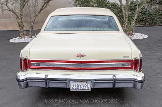 Foto 6 di 24: 1978 Lincoln Continental