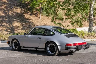 Foto 10 di 24: 1988 Porsche Carrera