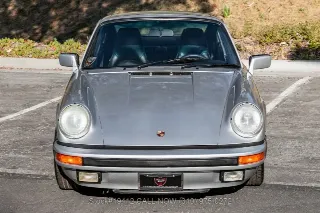 Foto 2 di 24: 1988 Porsche Carrera